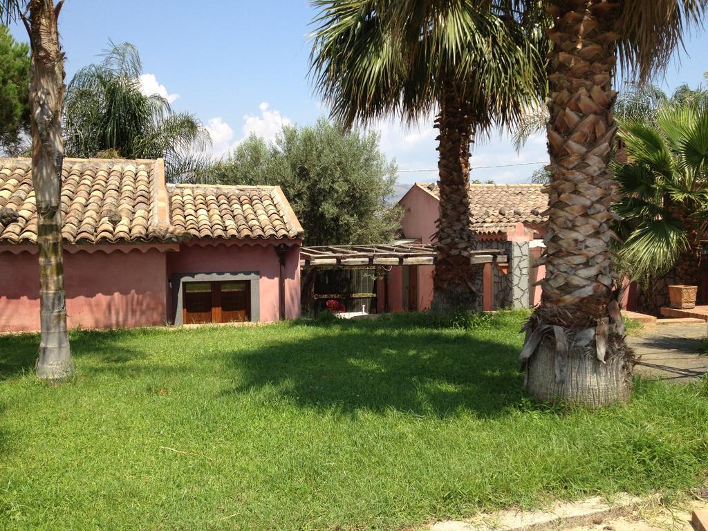 פיומפרדו די סיציליה Villa Del Nespolo מראה חיצוני תמונה